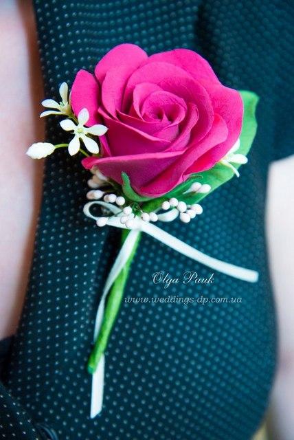Бутоньерки для жениха Бутоньерка персиковая роза